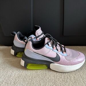 Nike sneakers size 7